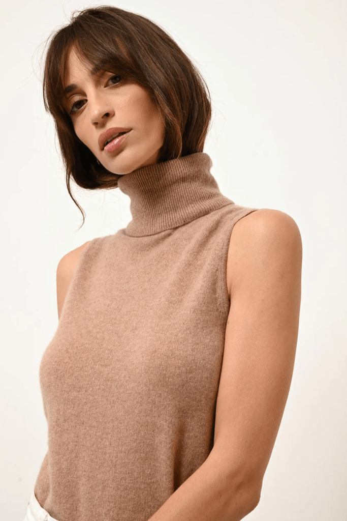 A sleeveless turtleneck that will enhance your winter wardrobe 